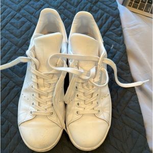 Adidas sue 7 MENS white tennis shoes